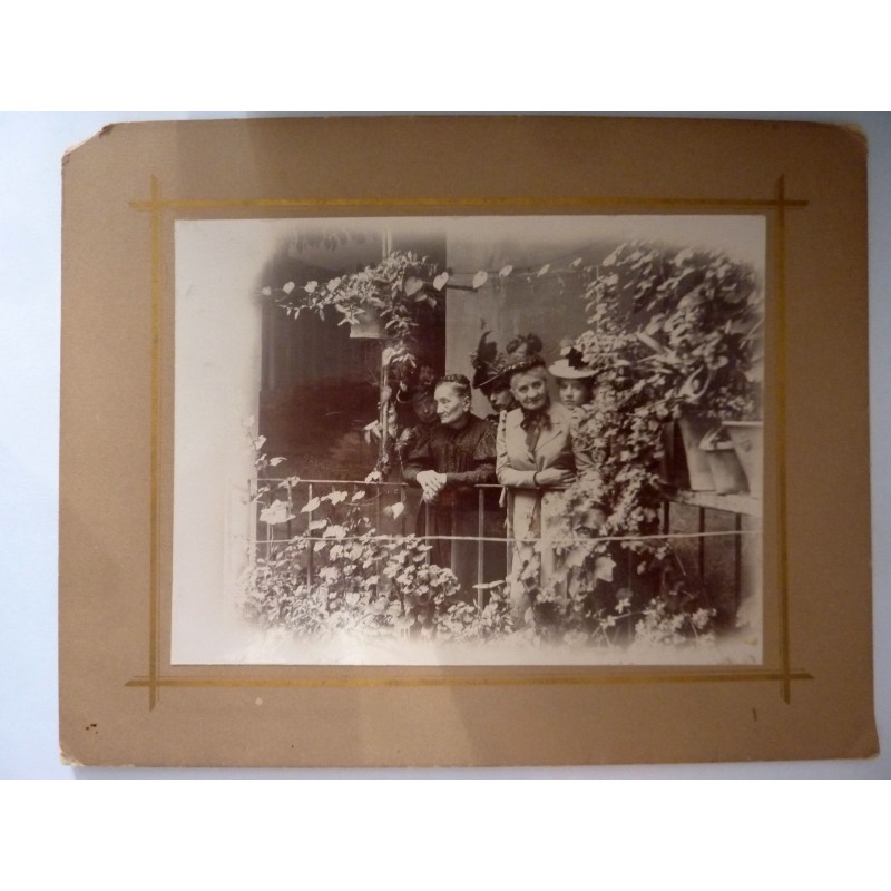 Fotografia "Ritratto di Gruppo Familiare su balcone" Inizi 1900