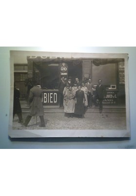 Fotografia "Ritratto di Gruppo Negozio Anonima CUBIED &C. Milano" 1900