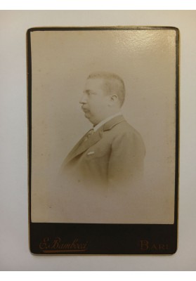 RITRATTO MASCHILE DI PROFILO - BARI, ATELIER E. BAMBOCCI 18