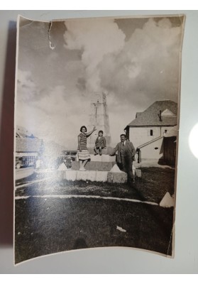 Insieme organFotografie Scrittrice Pina Ballario con la famiglia al Passo del Pordoi (Dolomiti, 1929)