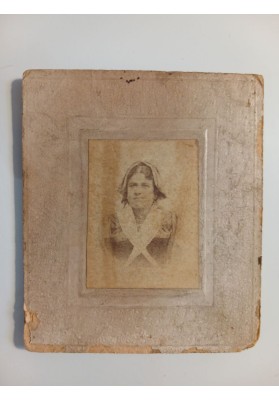 Ritratto identificato di "Bacci Caterina" in costume tradizionale toscano. Fotografia d'epoca dei Fratelli Bonelli, Siena 1890