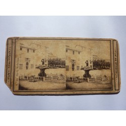 Fotografia stereoscopica "N.° 83 PIAZZA BARBERINO ROMA"